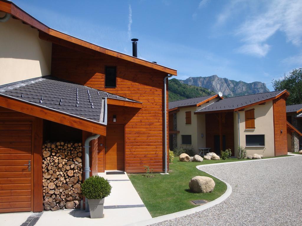 Les Granges De Leo Aston Exterior foto