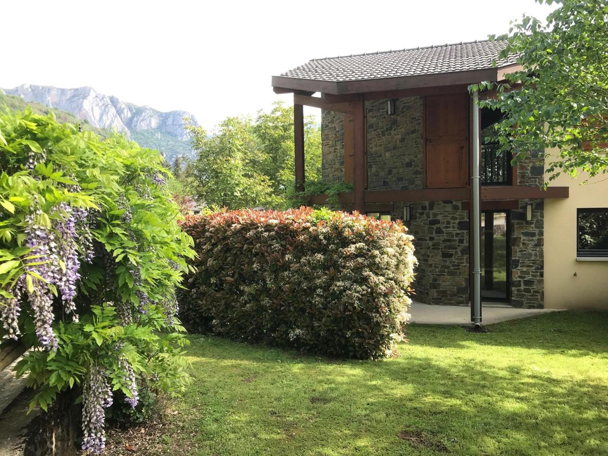 Les Granges De Leo Aston Exterior foto