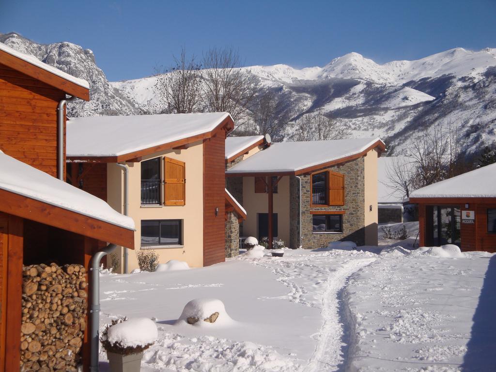 Les Granges De Leo Aston Exterior foto