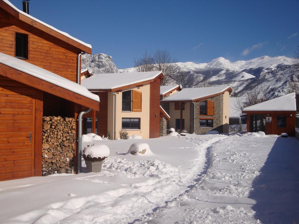 Les Granges De Leo Aston Exterior foto