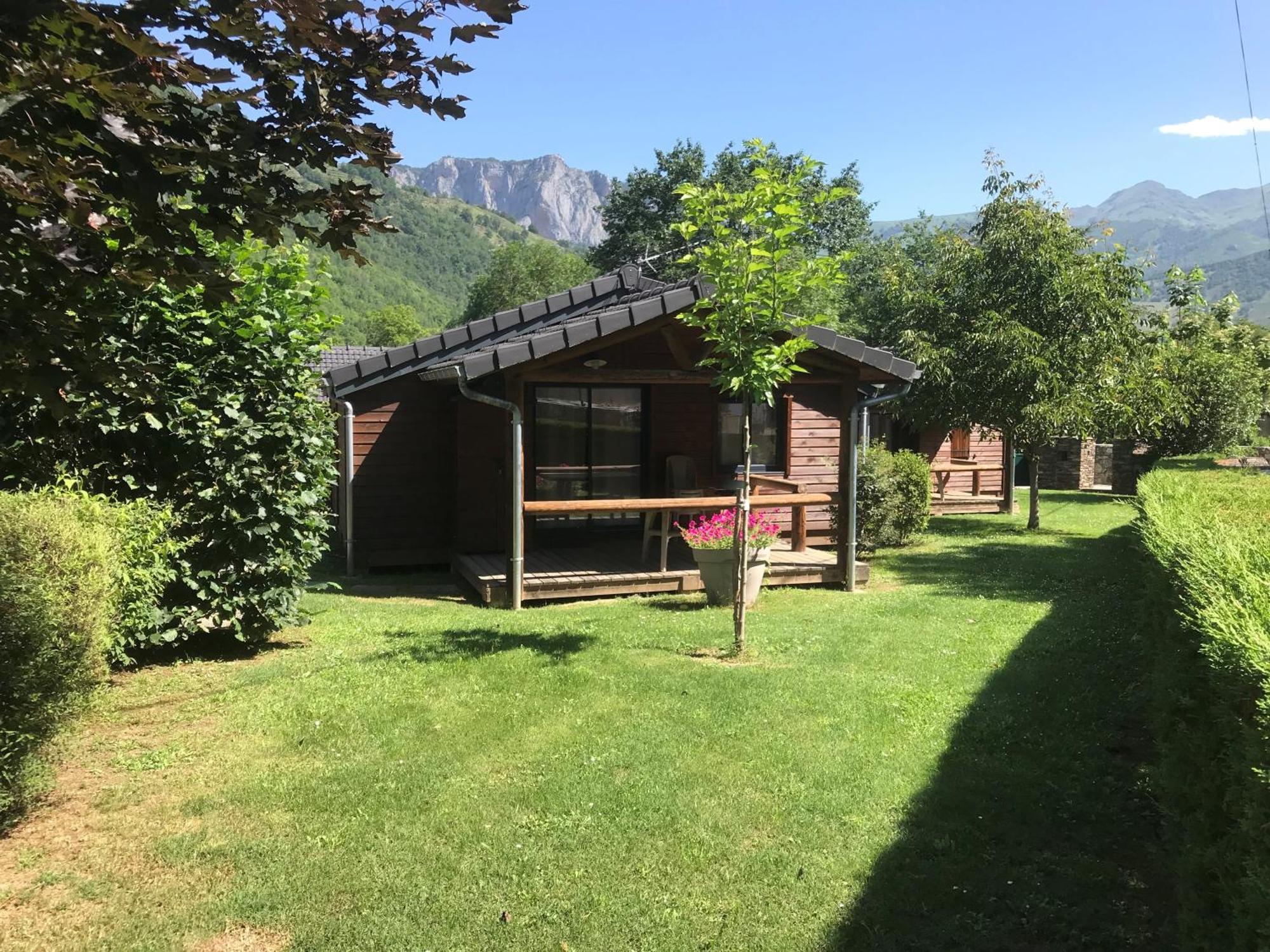 Les Granges De Leo Aston Exterior foto