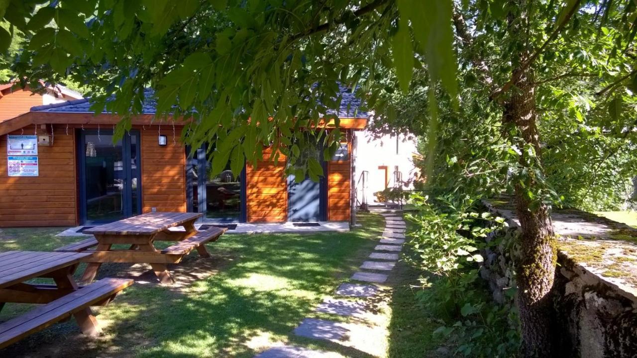 Les Granges De Leo Aston Exterior foto